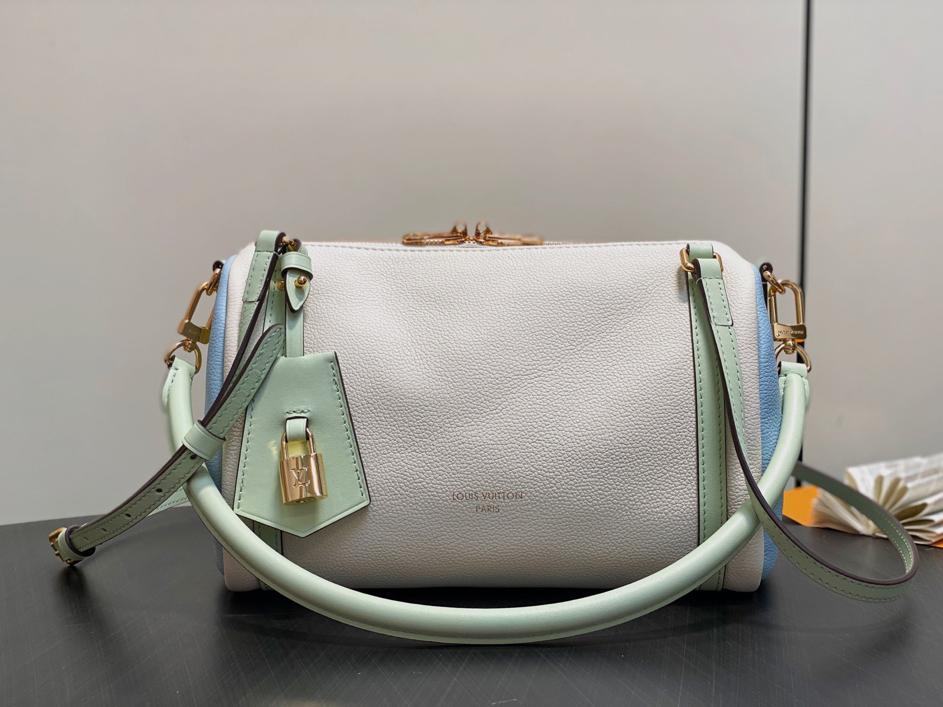 China Replica LV Handbags 204usd Only