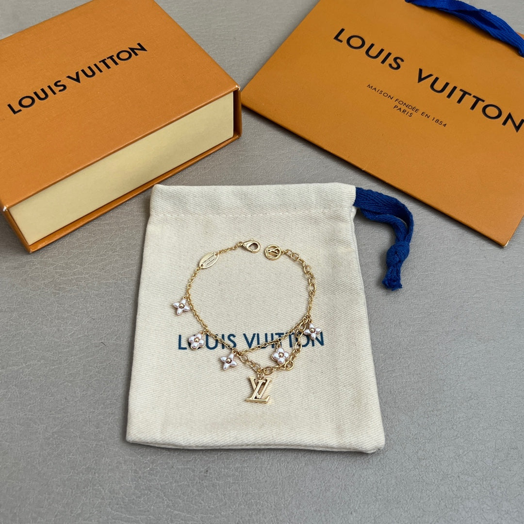 China Replica LV Bracelets 38usd Only
