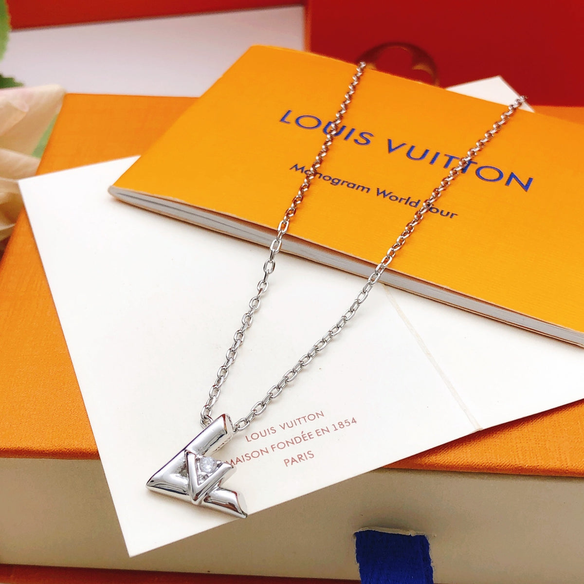 China Replica LV Necklaces 27usd Only