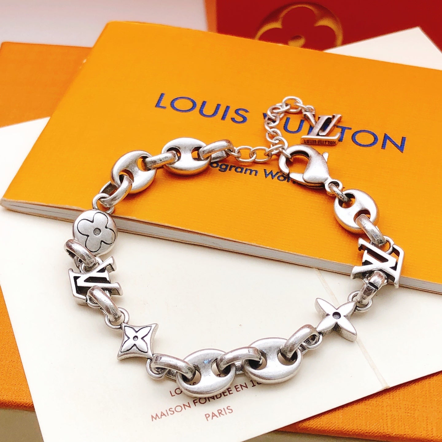China Replica LV Bracelets 28usd Only