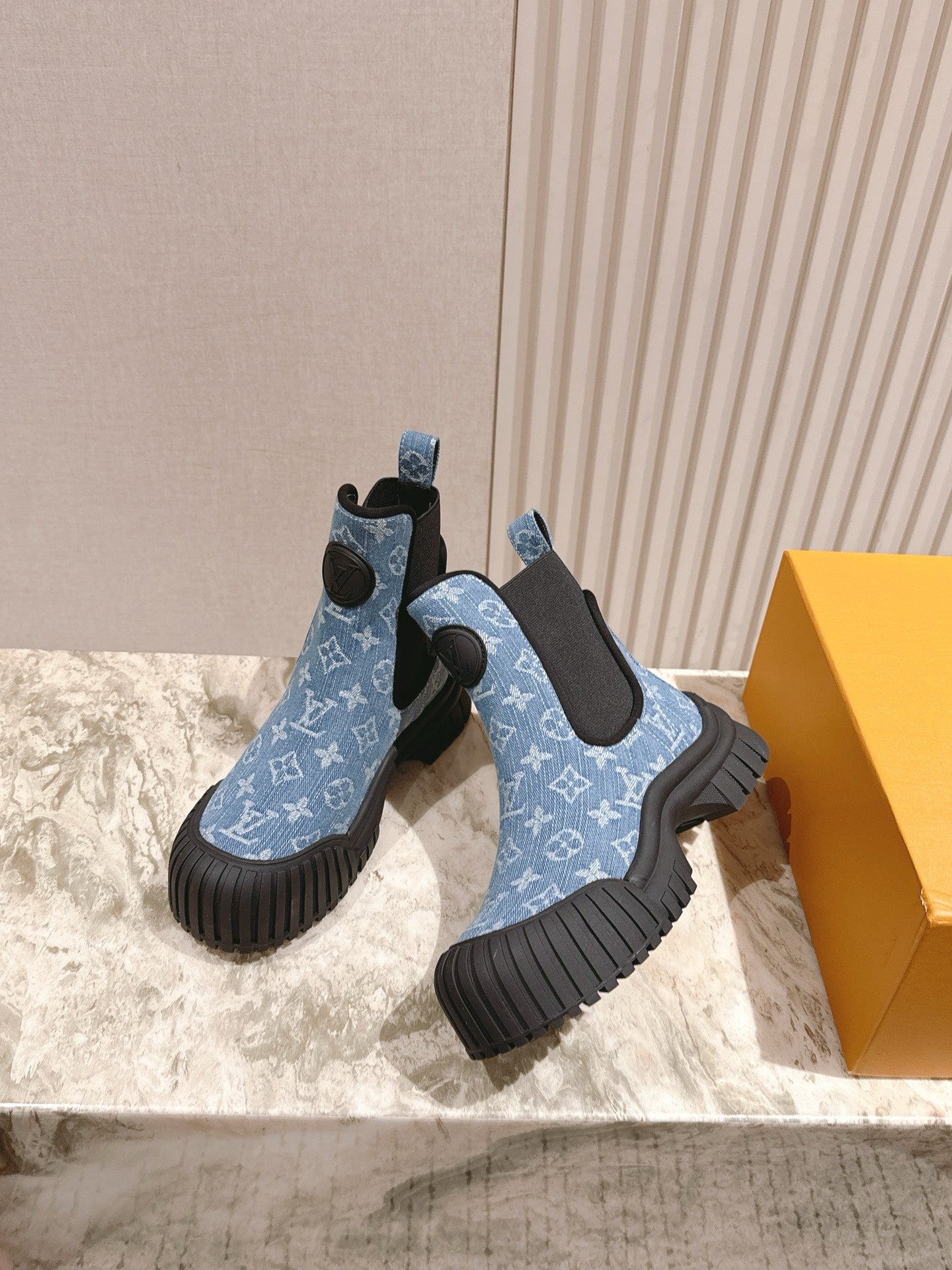 China Replica LV Women Shoes 133usd Only