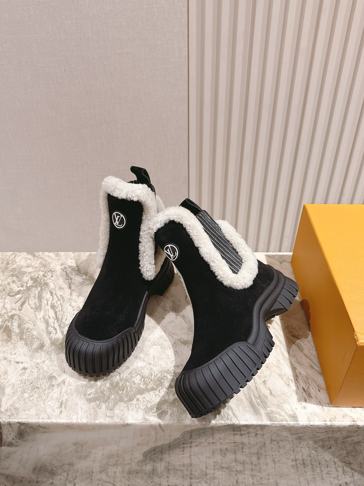 China Replica LV Women Shoes 133usd Only