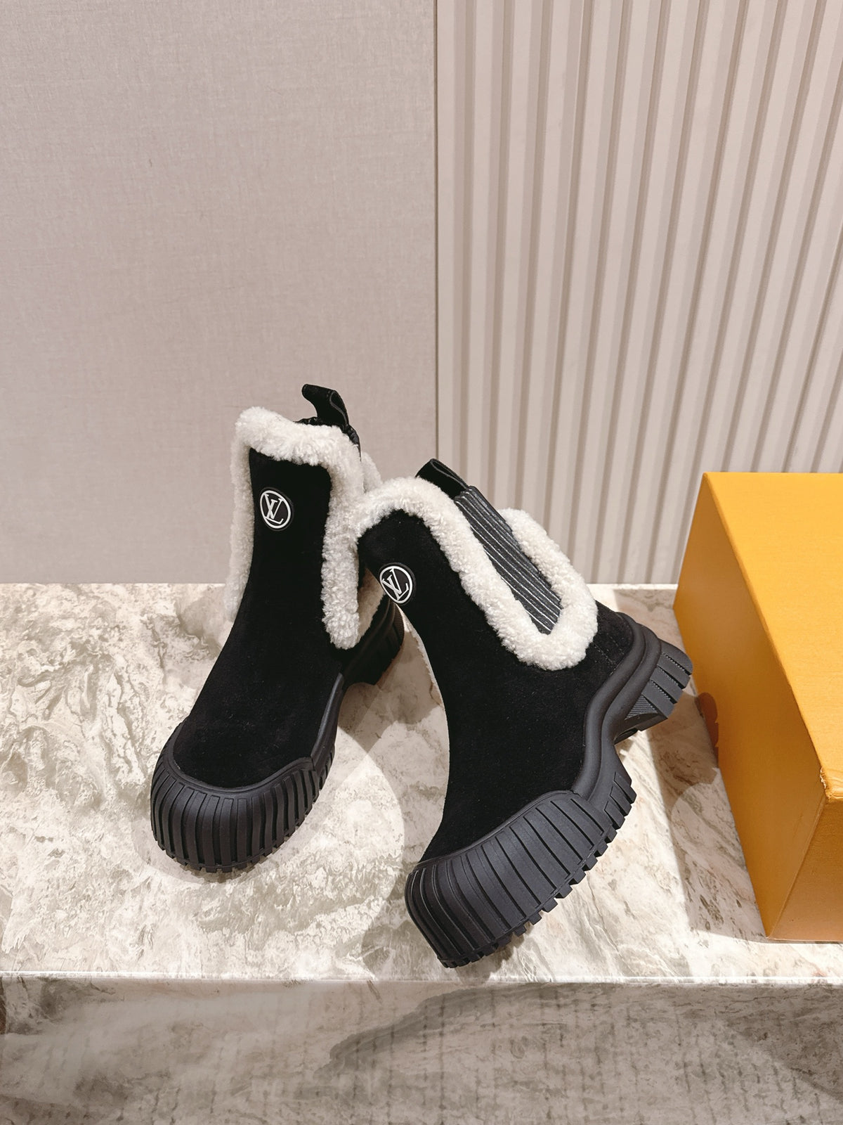 China Replica LV Women Shoes 133usd Only