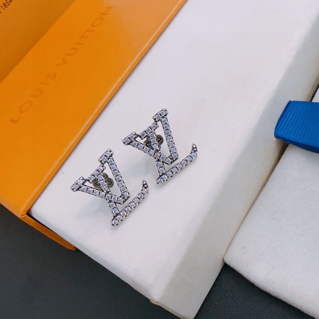 China Replica LV Earrings 25usd Only