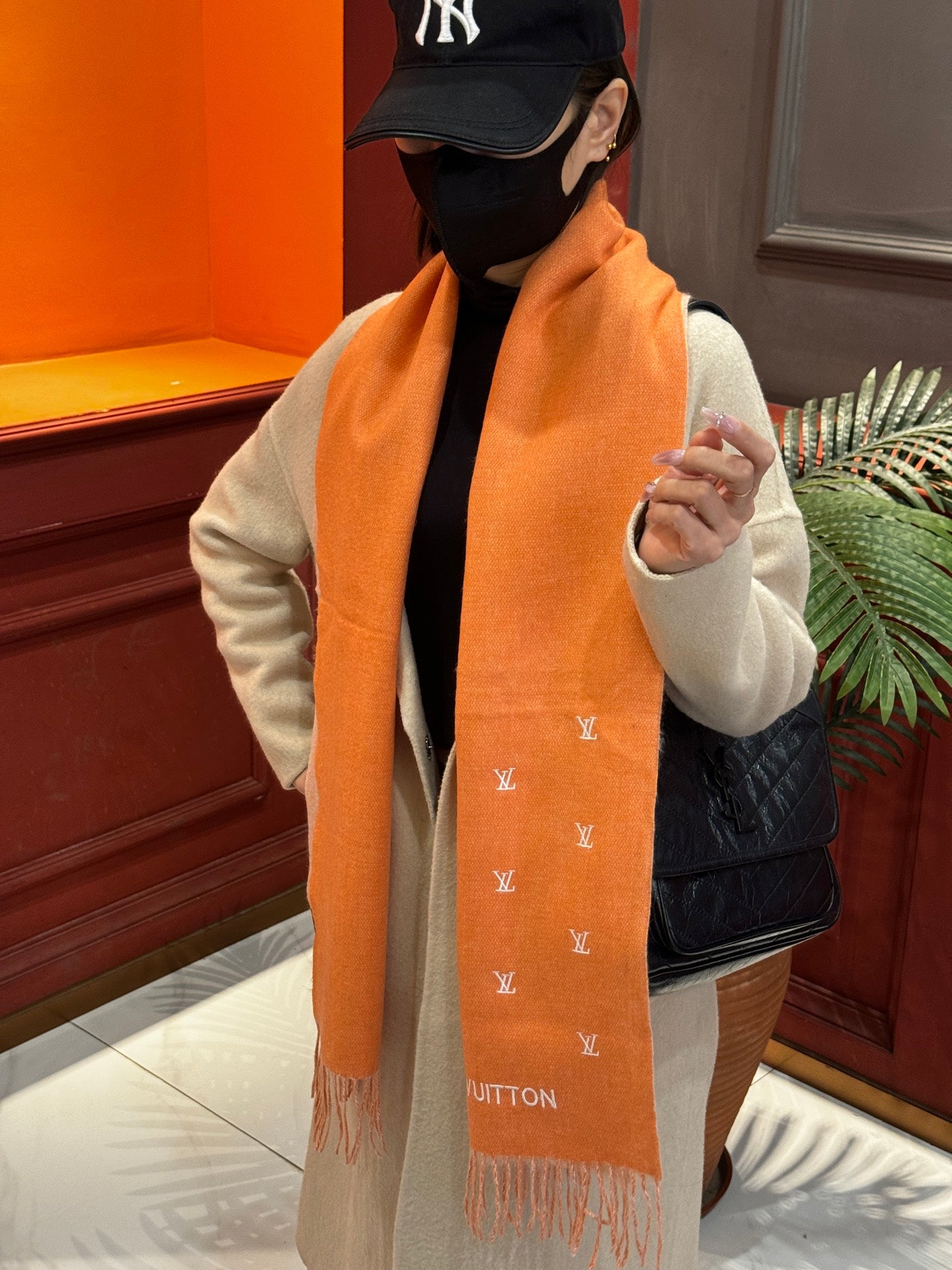 China Replica LV Scarf 52usd Only