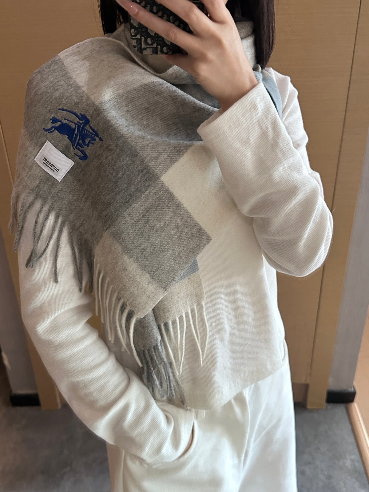 China Replica Burberry Scarf 44usd Only