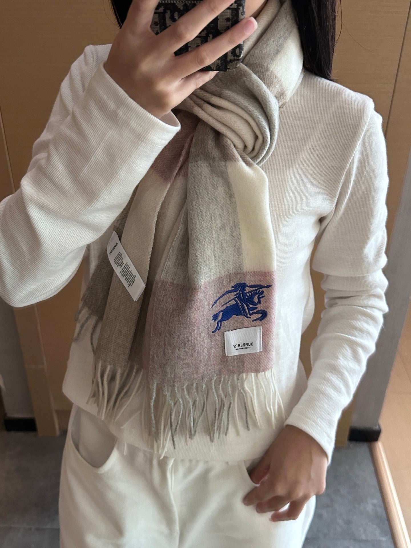 China Replica Burberry Scarf 44usd Only