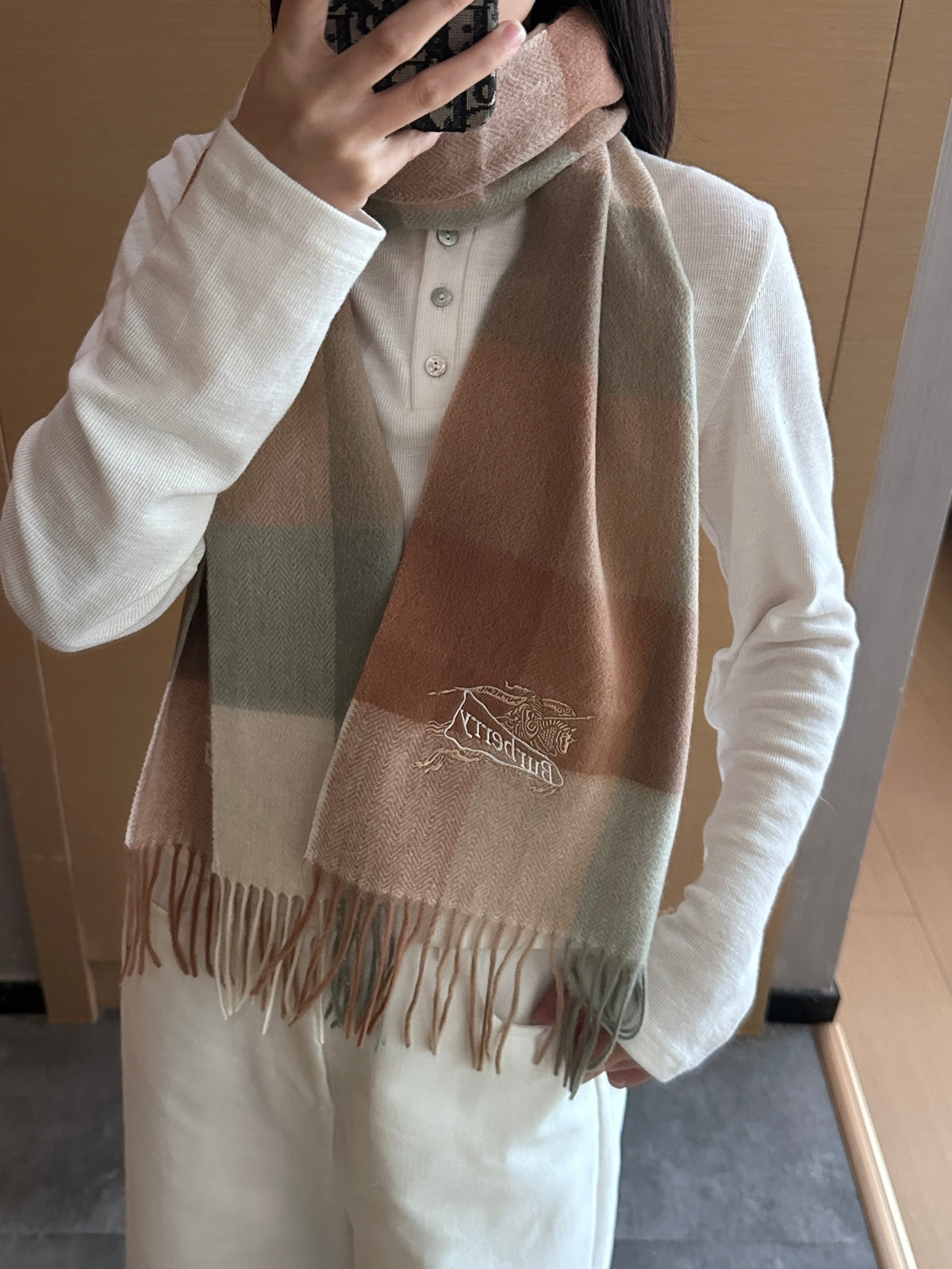 China Replica Burberry Scarf 44usd Only