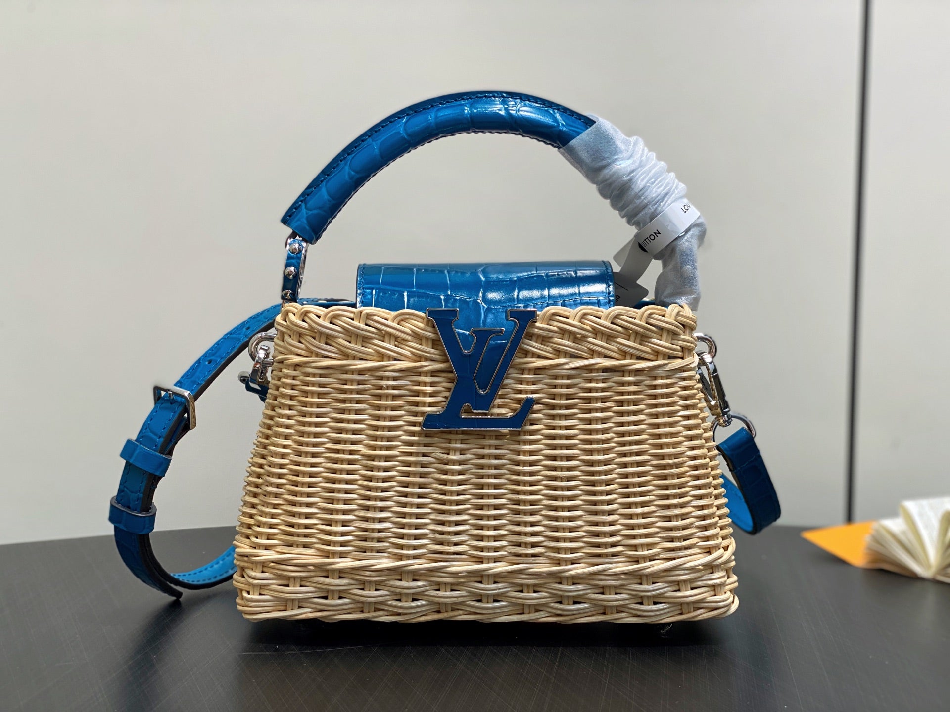 China Replica LV Handbags 303usd Only