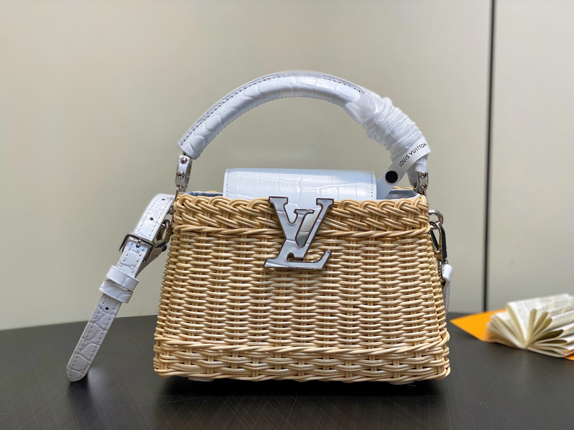 China Replica LV Handbags 303usd Only