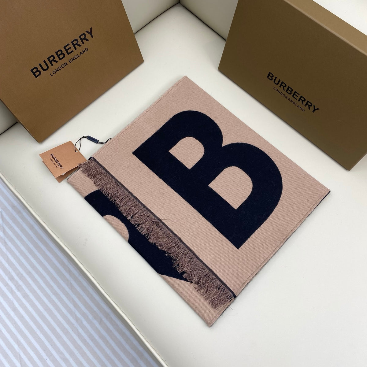 China Replica Burberry Scarf 58usd Only