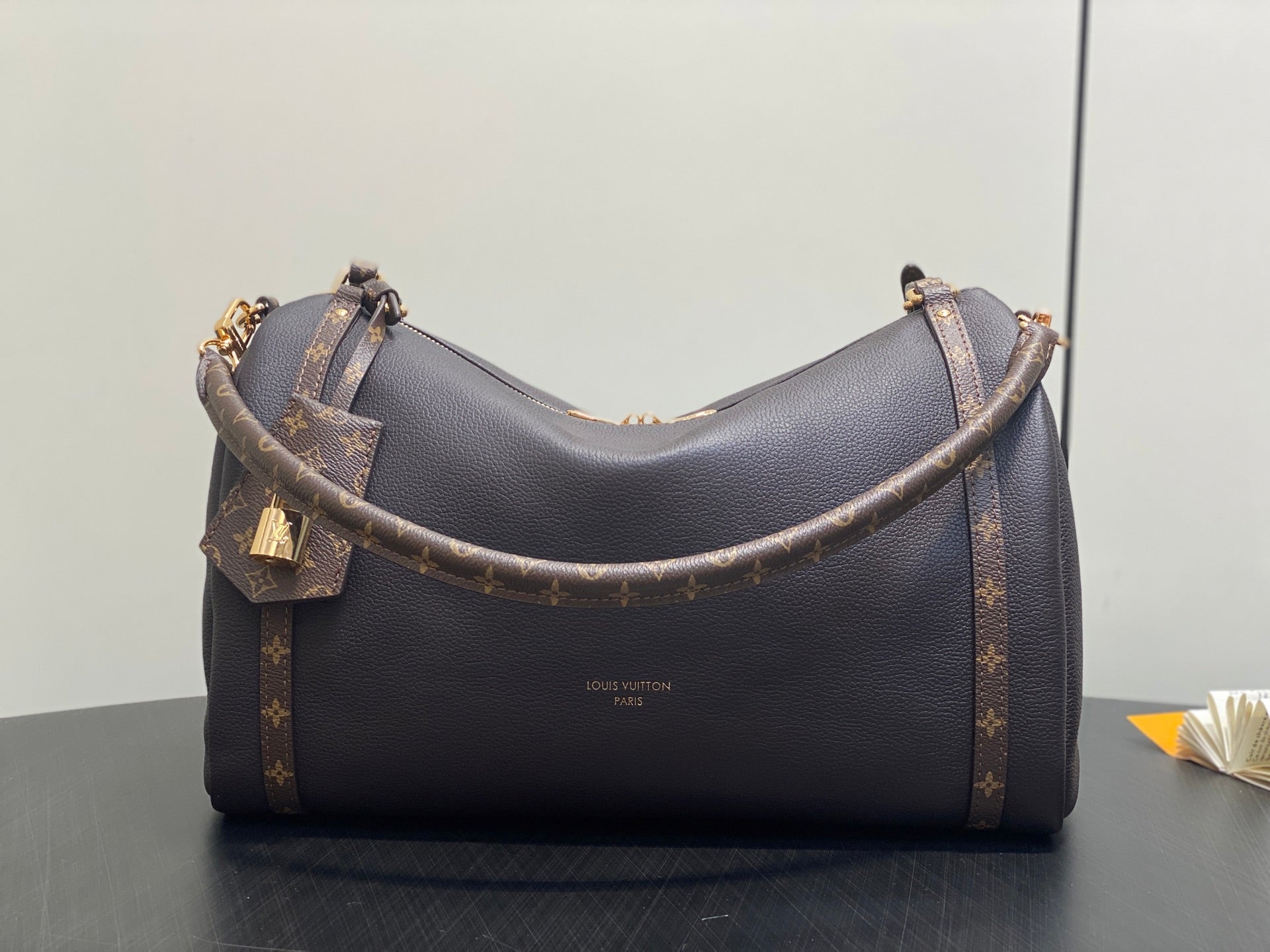 China Replica LV Handbags 234usd Only