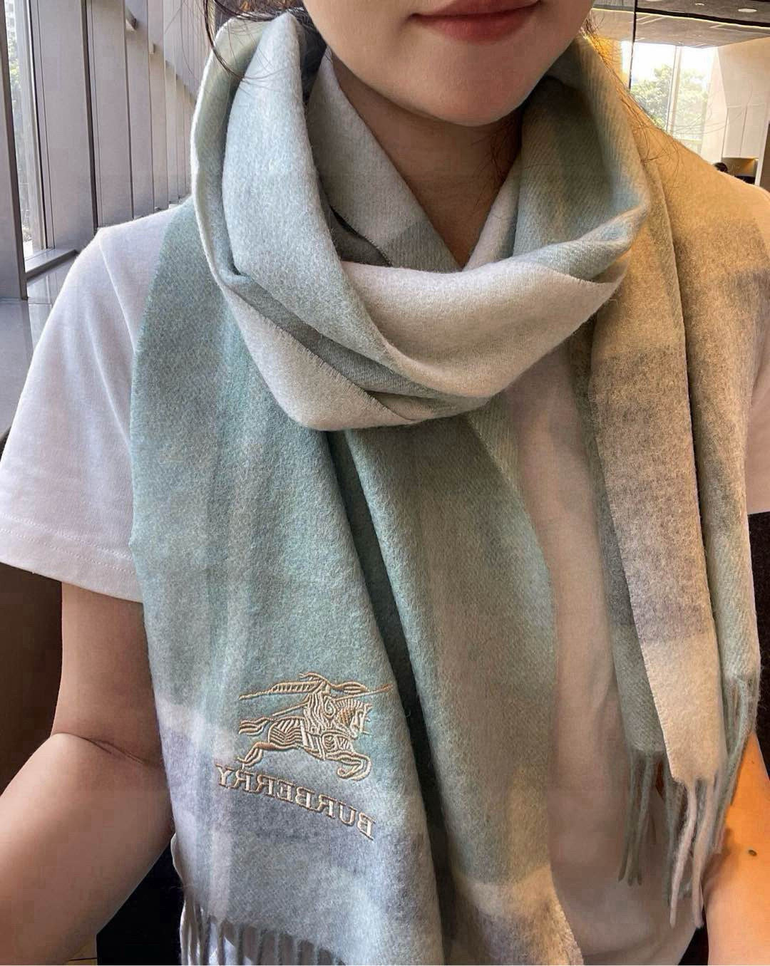 China Replica Burberry Scarf 42usd Only
