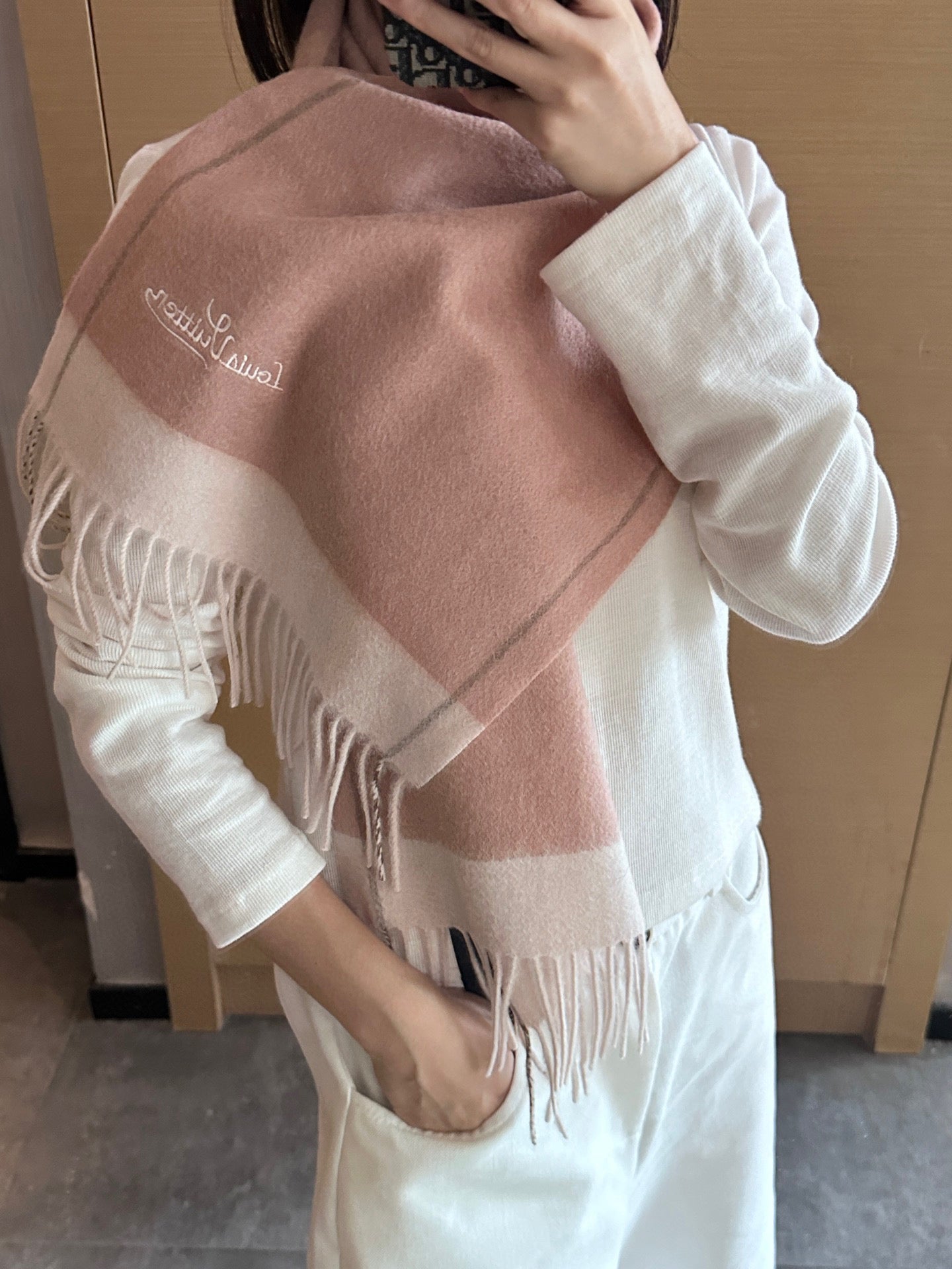 China Replica LV Scarf 44usd Only