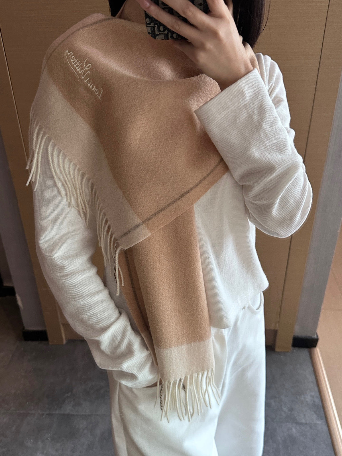 China Replica LV Scarf 44usd Only