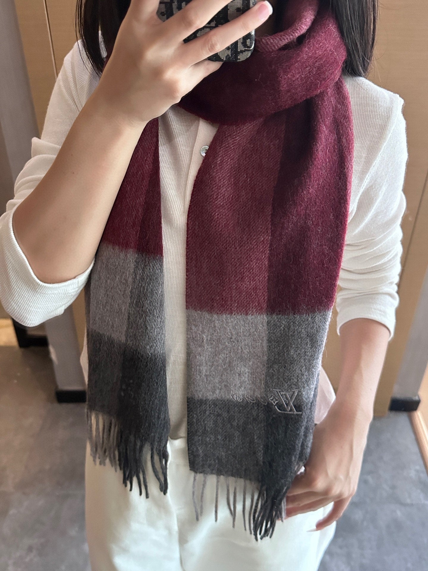 China Replica LV Scarf 44usd Only