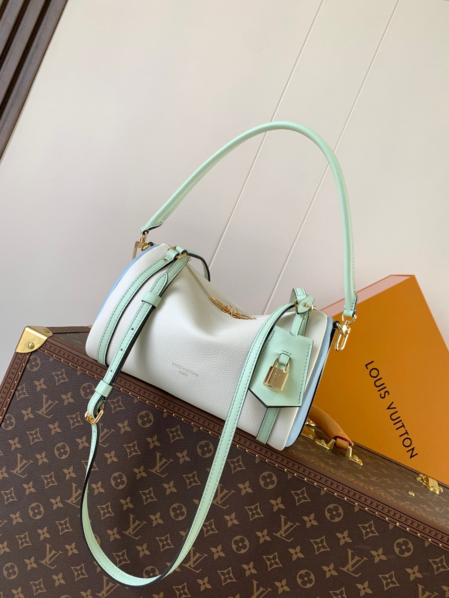 China Replica LV Handbags 186usd Only