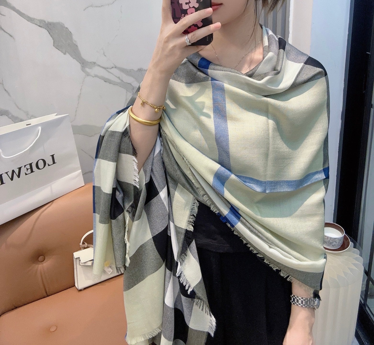China Replica Burberry Scarf 62usd Only