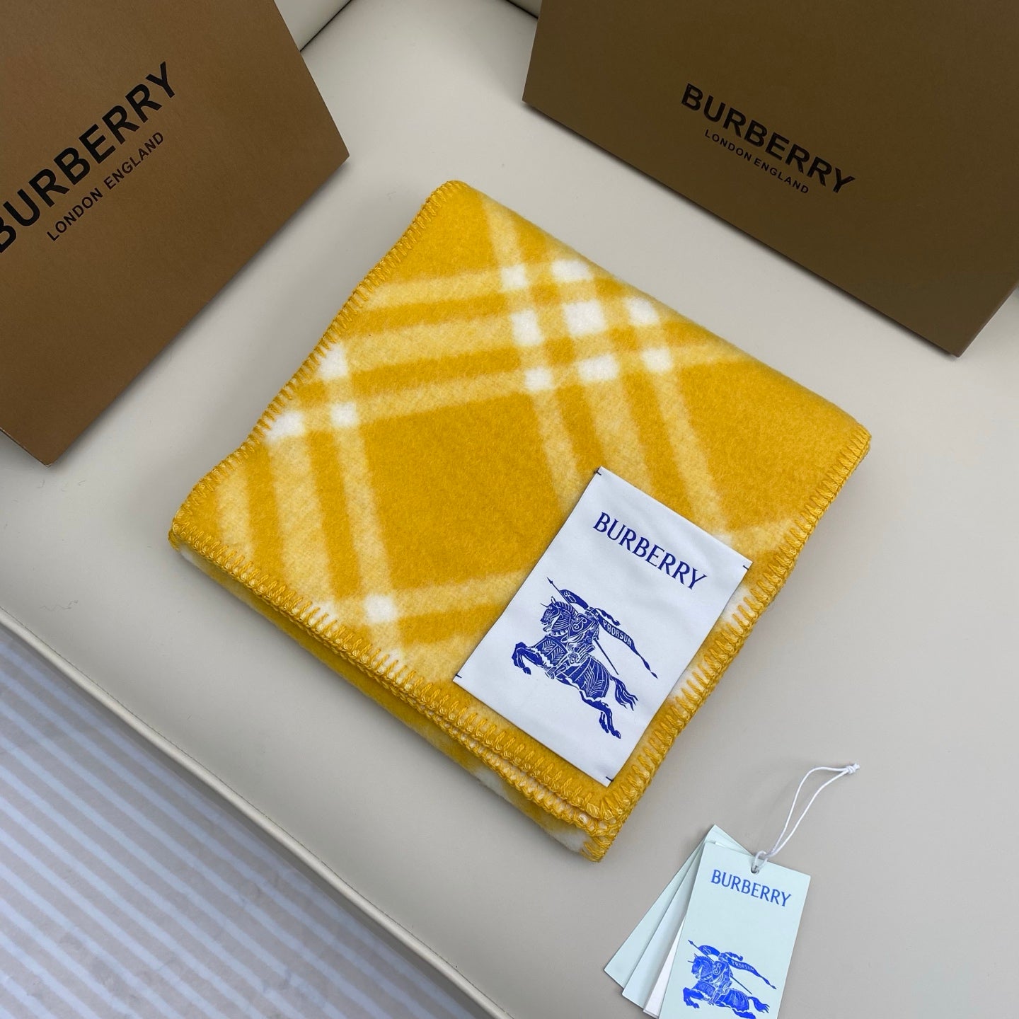 China Replica Burberry Scarf 58usd Only