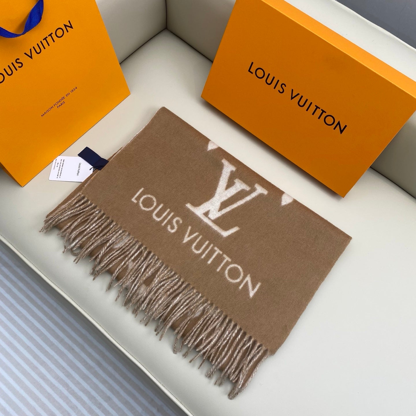 China Replica LV Scarf 54usd Only