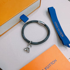 China Replica LV Bracelets 40usd Only