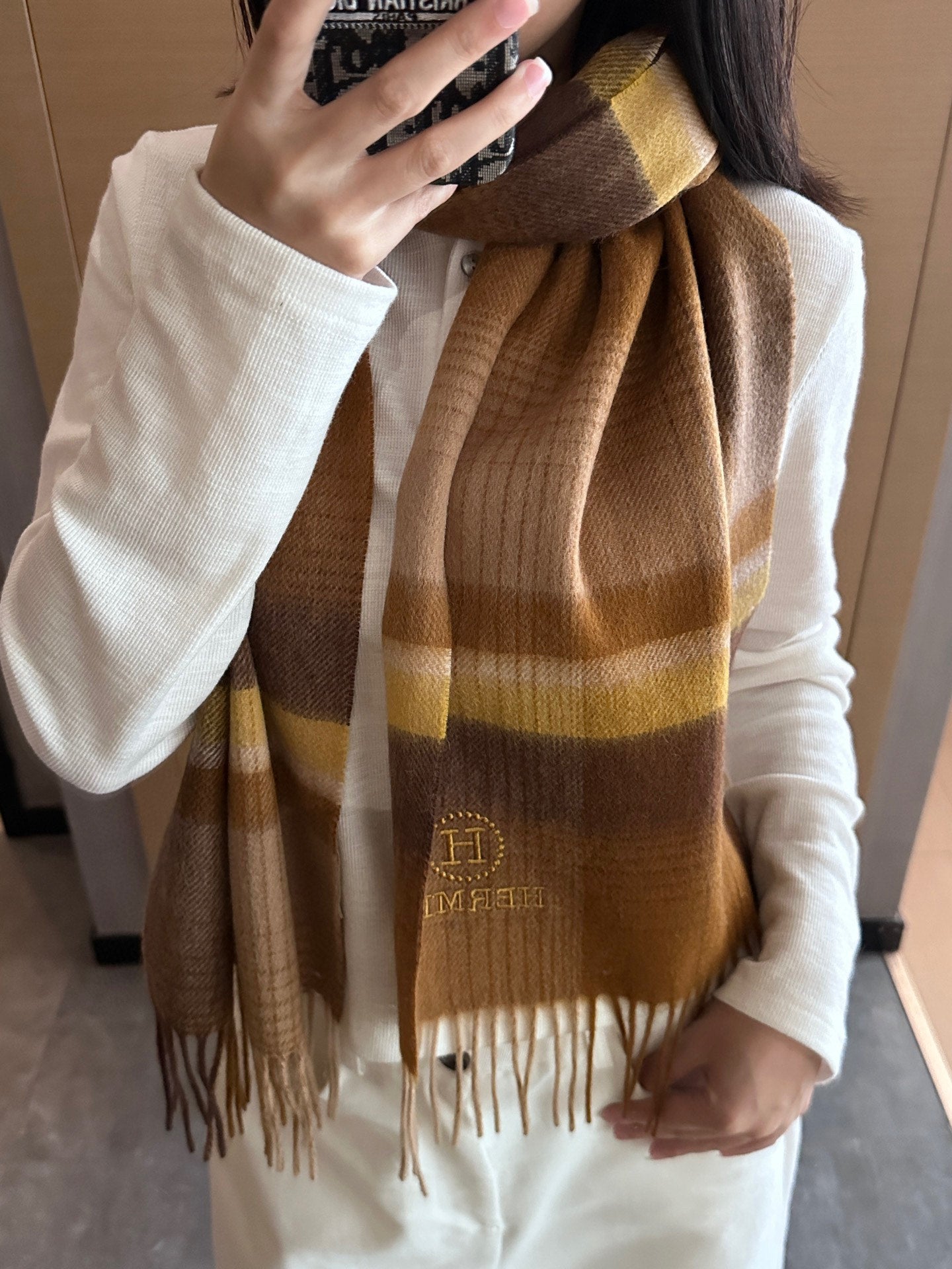 China Replica Gucci Scarf 44usd Only