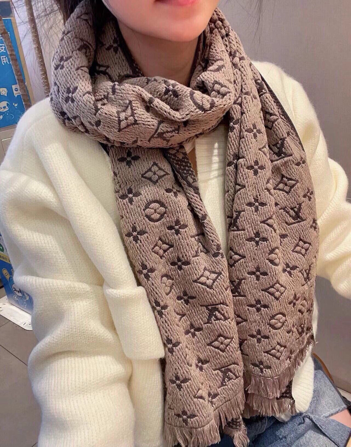 China Replica LV Scarf 46usd Only