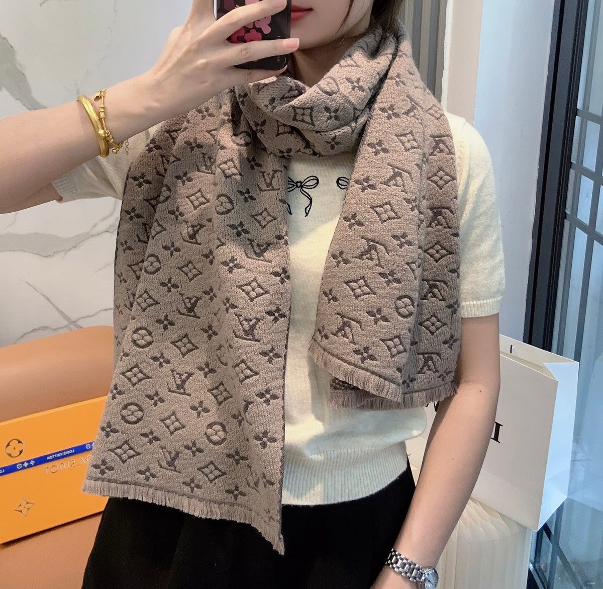 China Replica LV Scarf 48usd Only