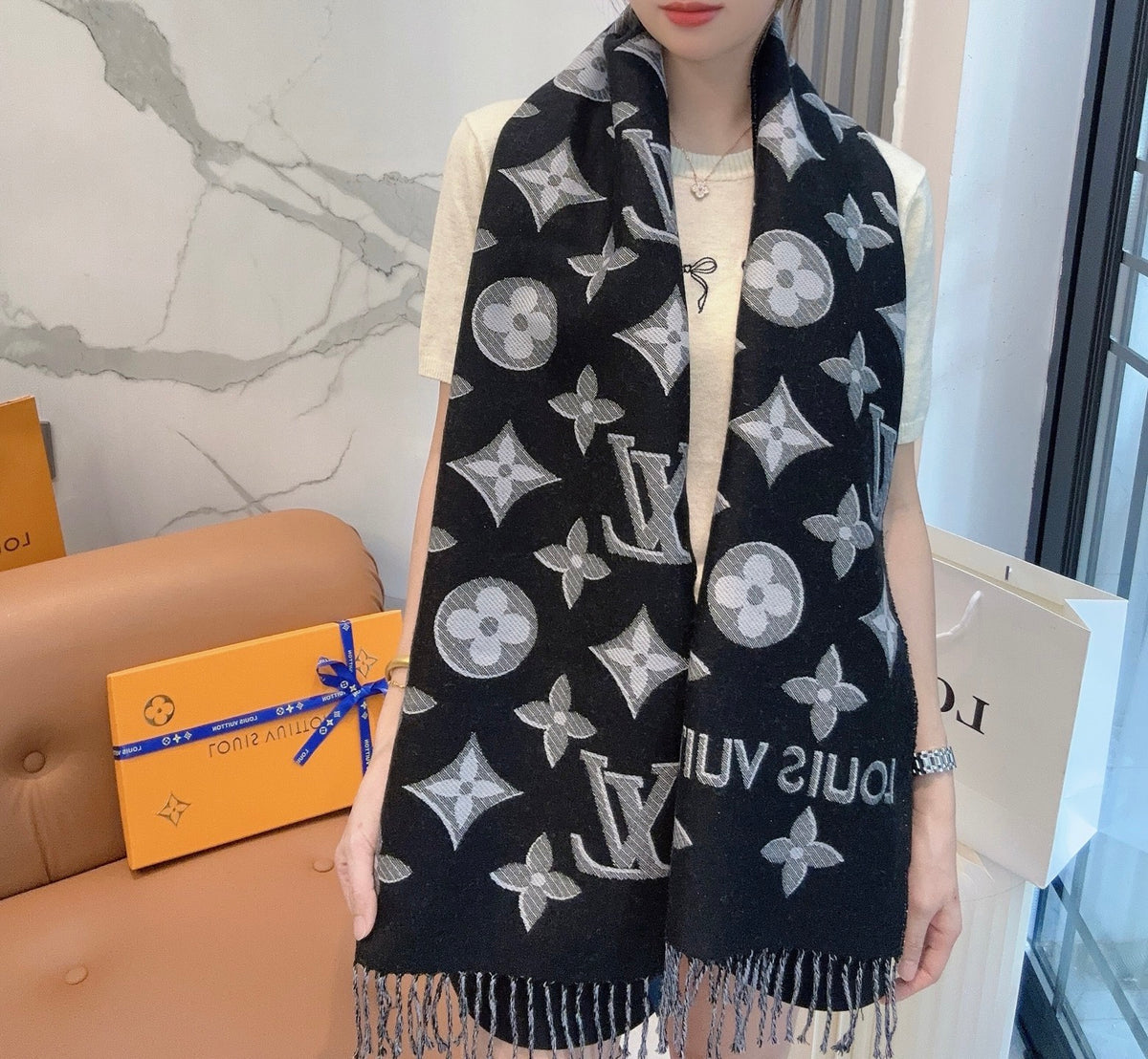 China Replica LV Scarf 58usd Only