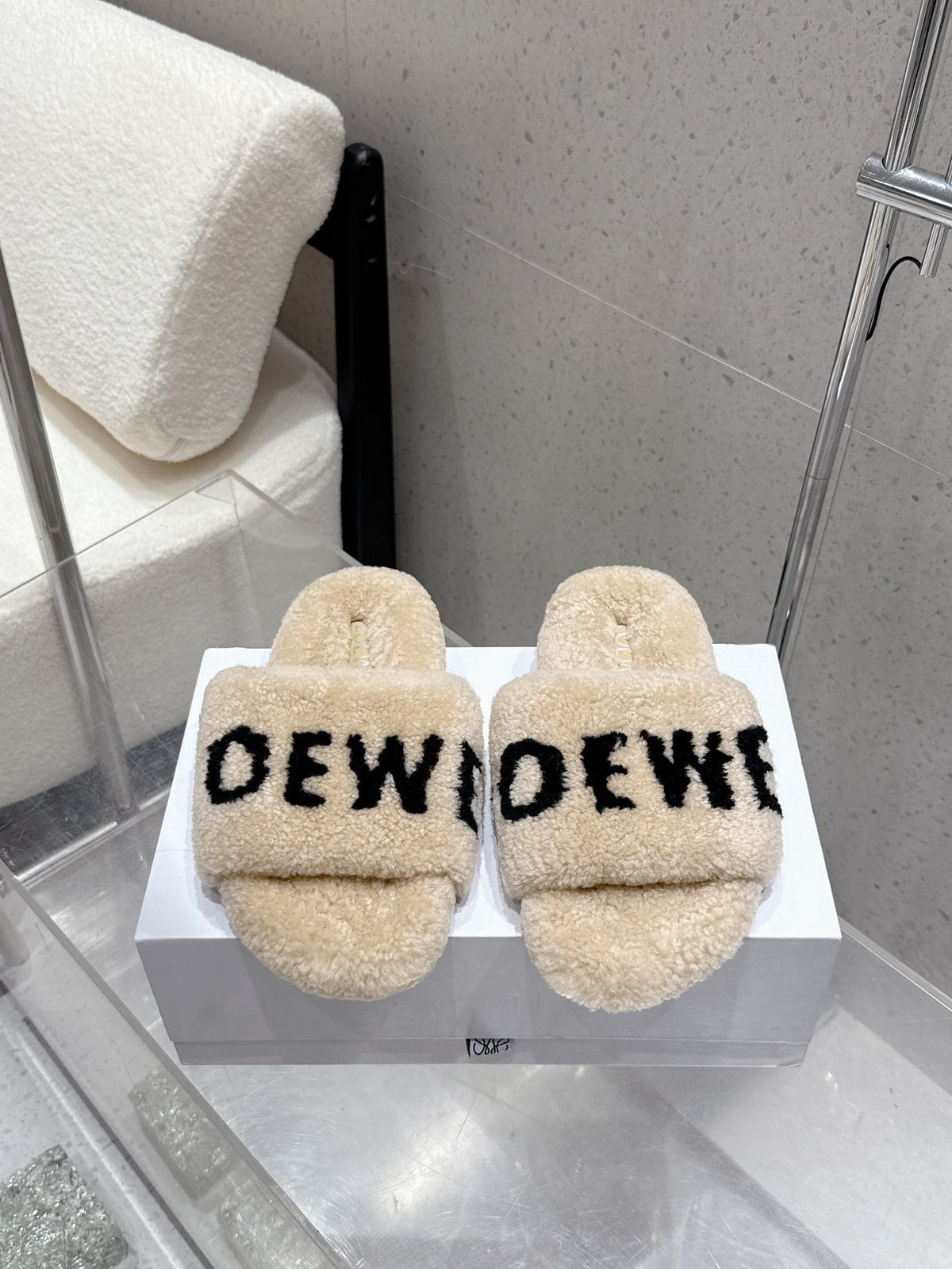 China Replica Loewe Women Shoes 80usd Only