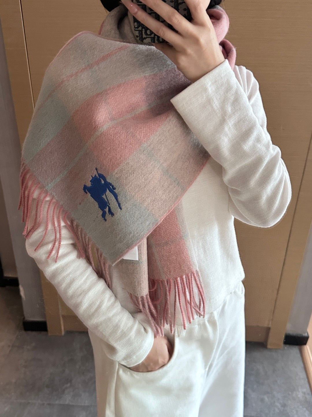 China Replica Burberry Scarf 54usd Only