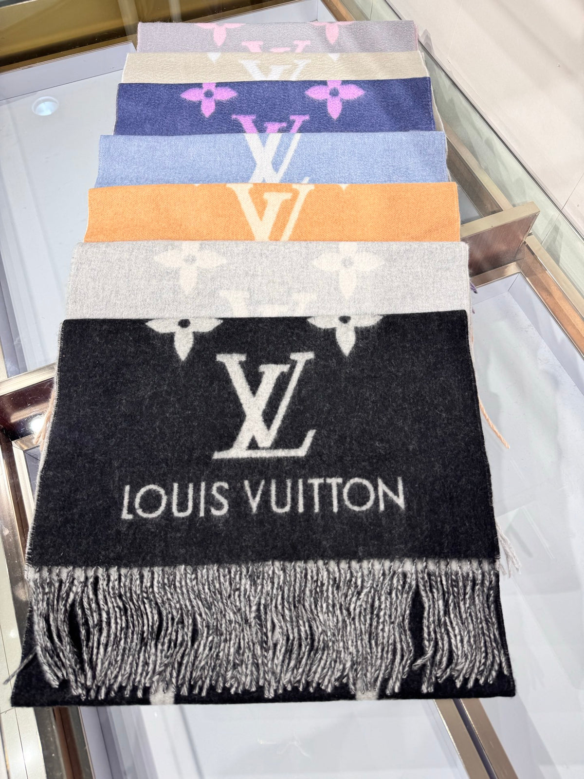 China Replica LV Scarf 178usd Only