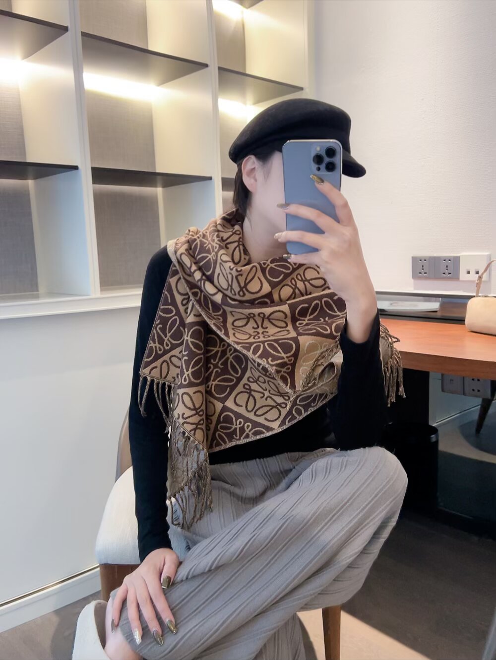 China Replica Loewe Scarf 17usd Only