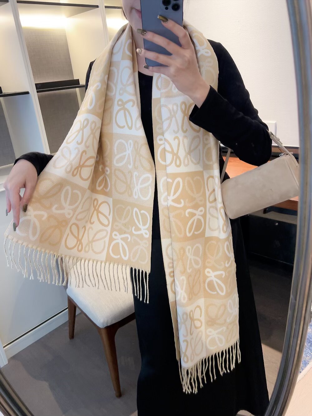 China Replica Loewe Scarf 17usd Only