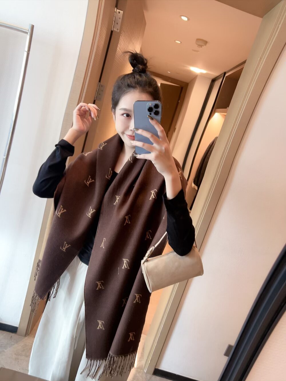 China Replica LV Scarf 17usd Only