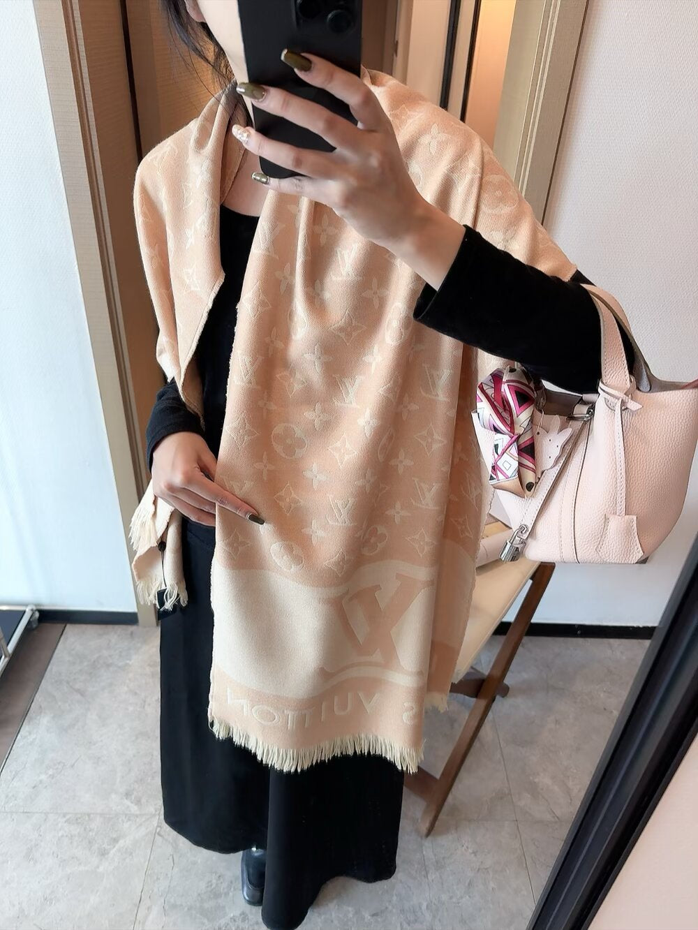 China Replica LV Scarf 17usd Only