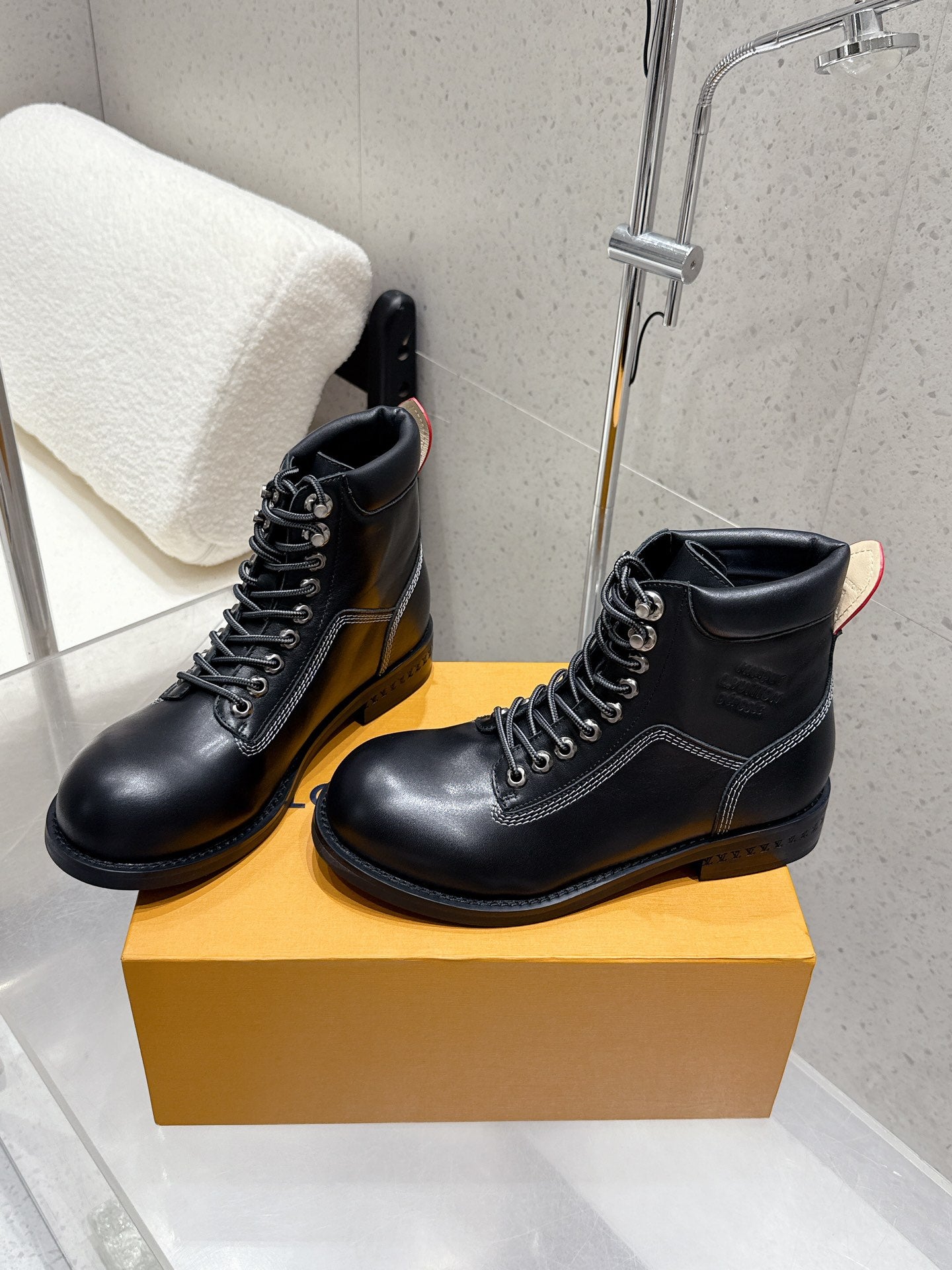China Replica LV Women Shoes 158usd Only