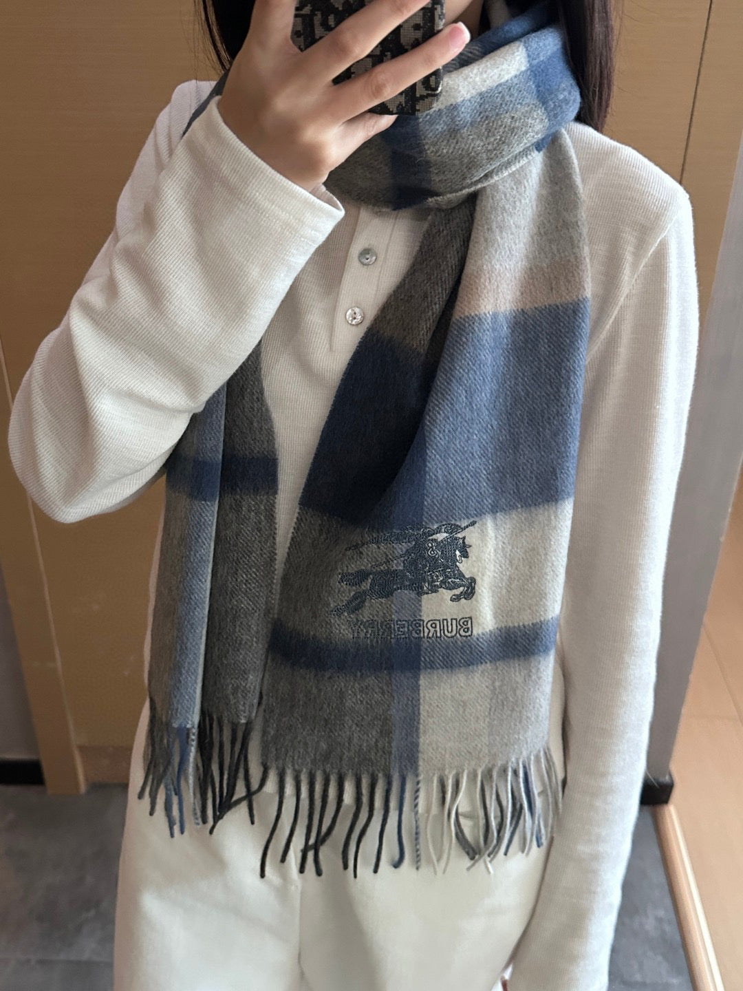 China Replica Burberry Scarf 46usd Only