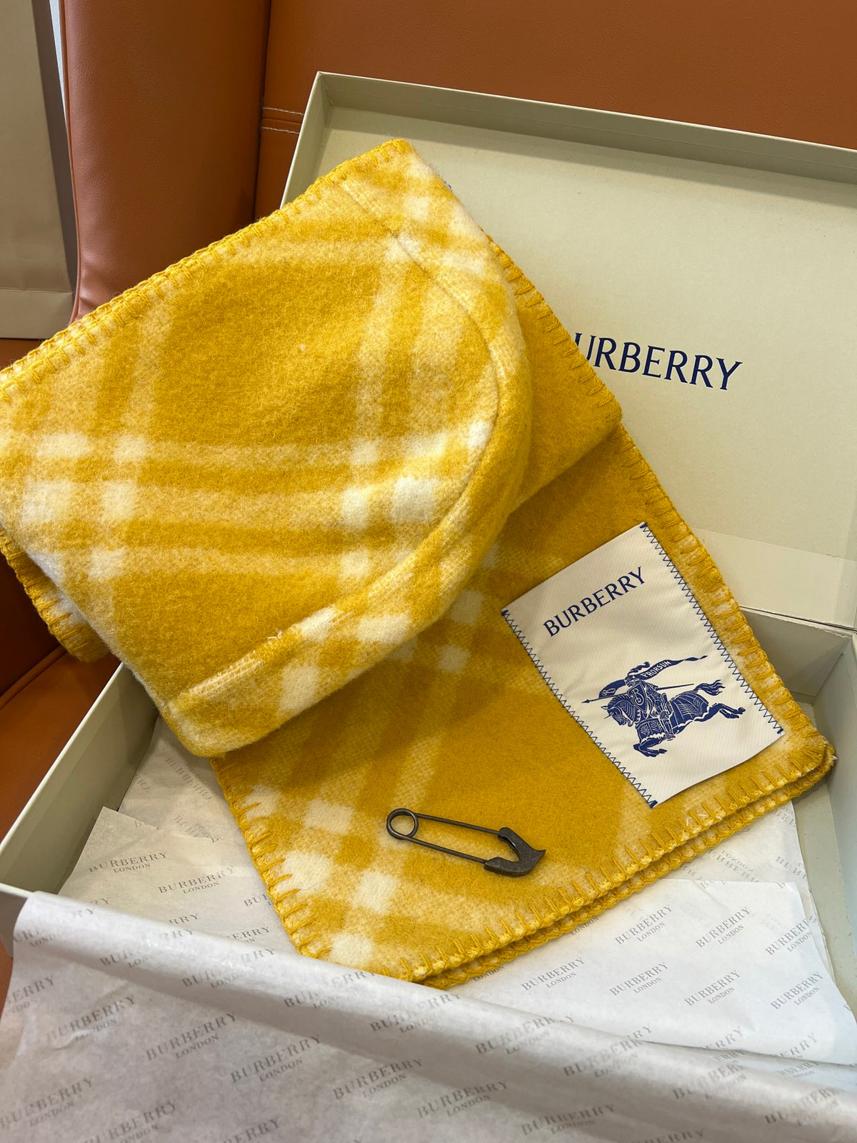 China Replica Burberry Scarf 180usd Only