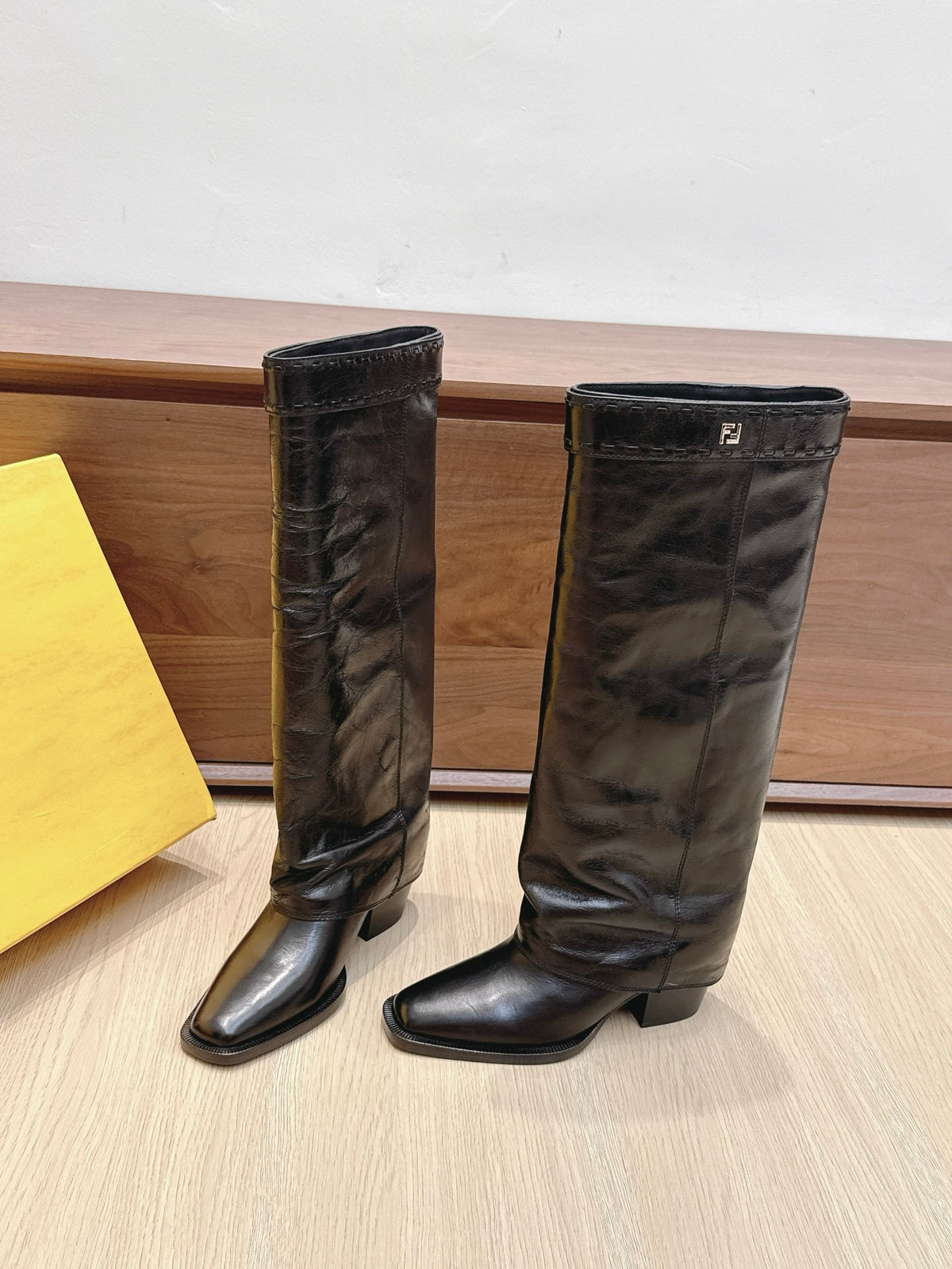 China Replica Fendi Women Shoes 214usd Only