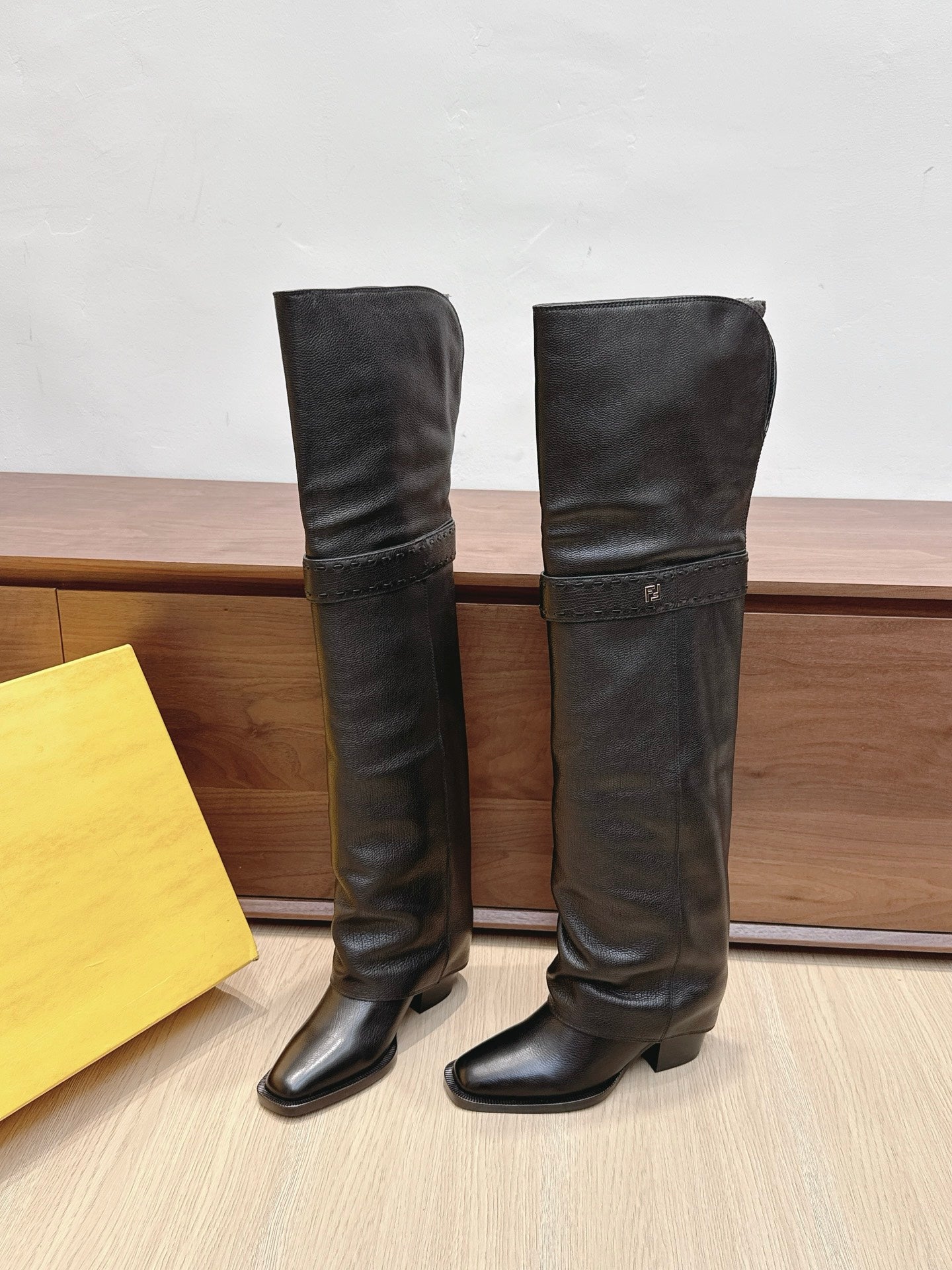 China Replica Fendi Women Shoes 234usd Only