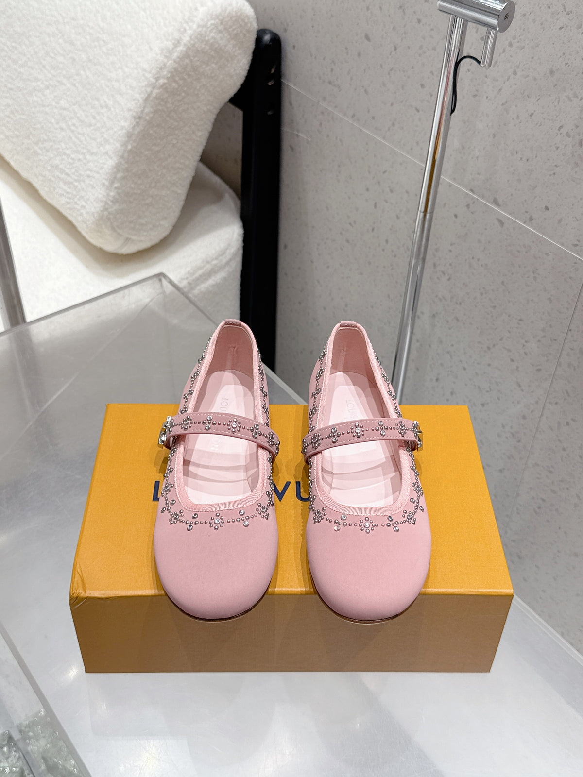 China Replica LV Women Shoes 119usd Only
