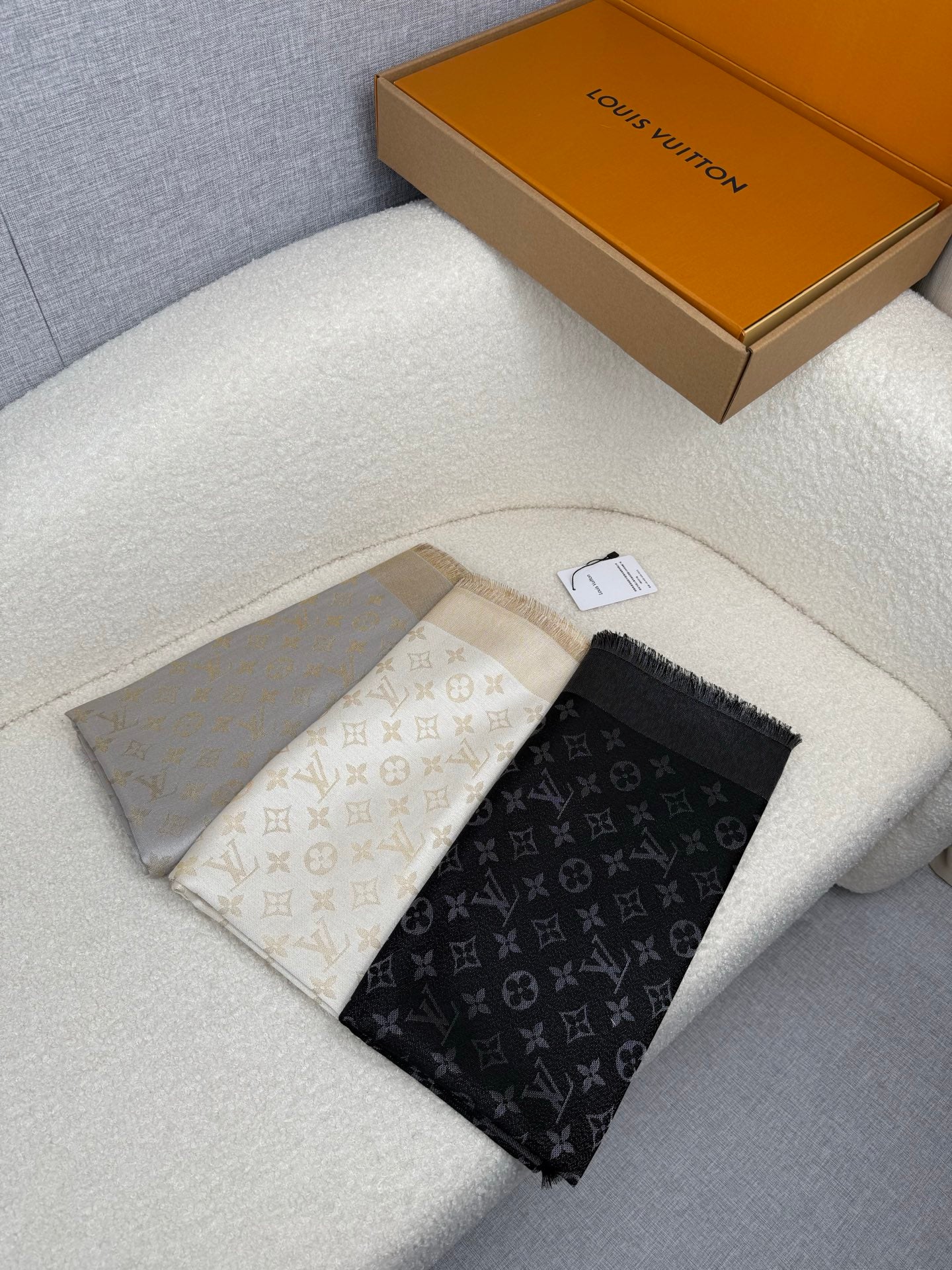 China Replica LV Scarf 98usd Only