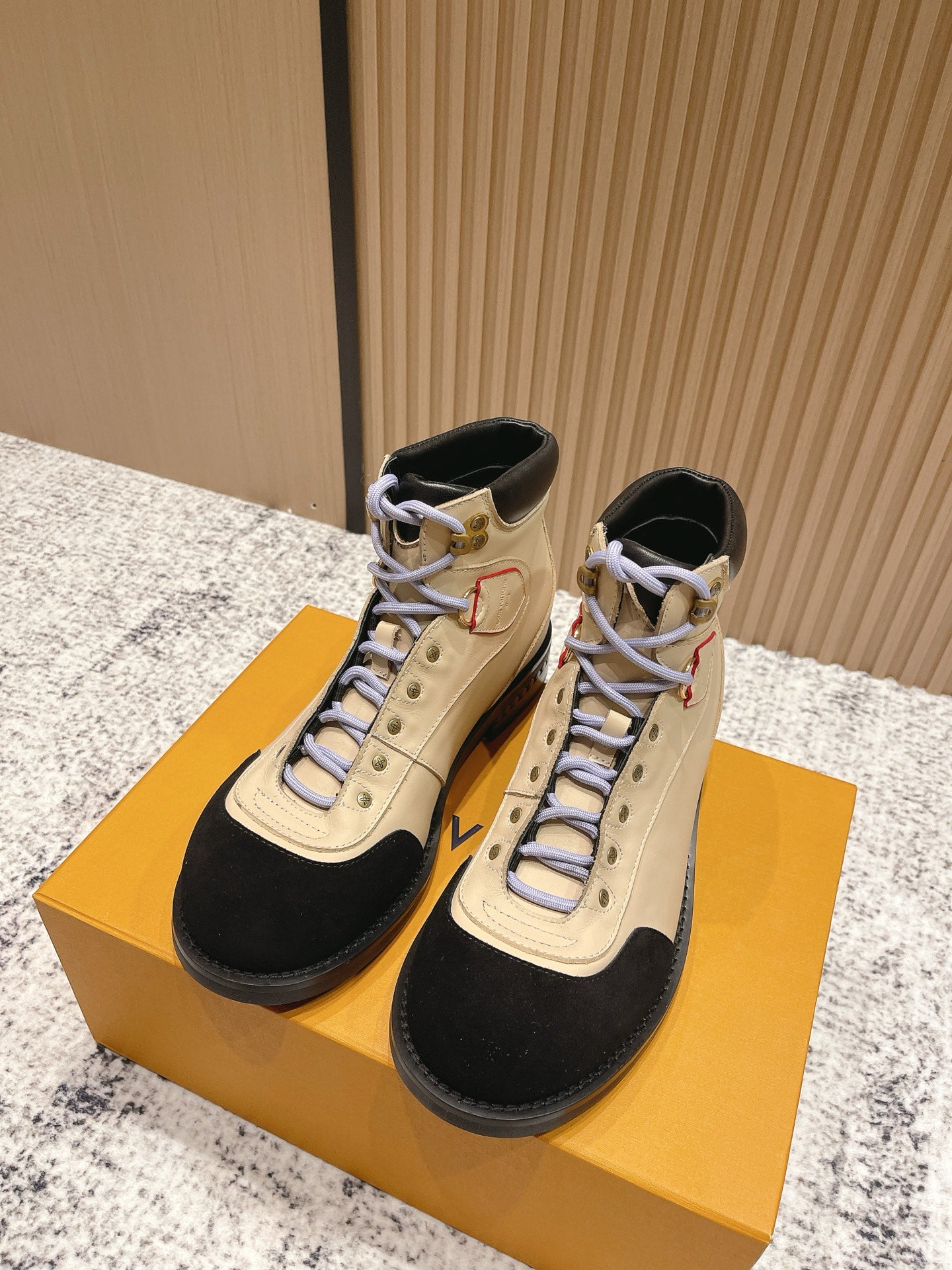 China Replica LV Women Shoes 158usd Only