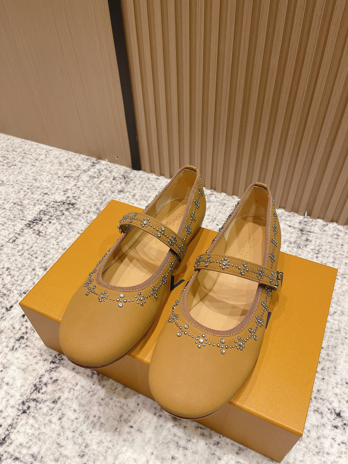 China Replica LV Women Shoes 122usd Only