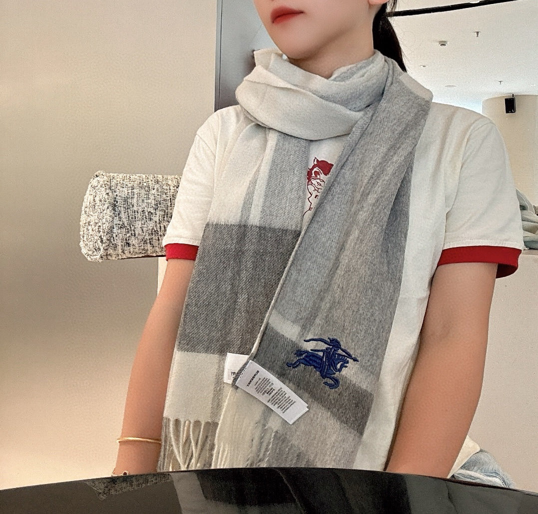China Replica Burberry Scarf 44usd Only