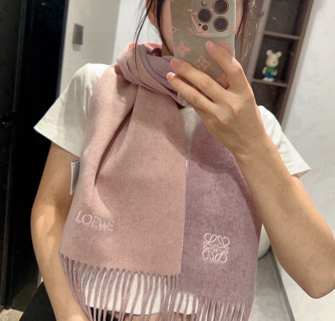 China Replica Loewe Scarf 52usd Only