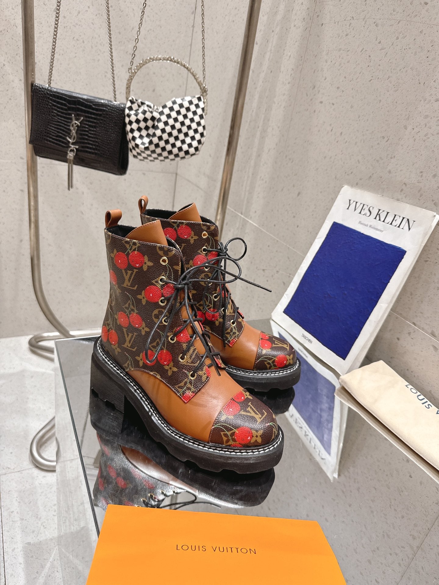 China Replica LV Women Shoes 136usd Only