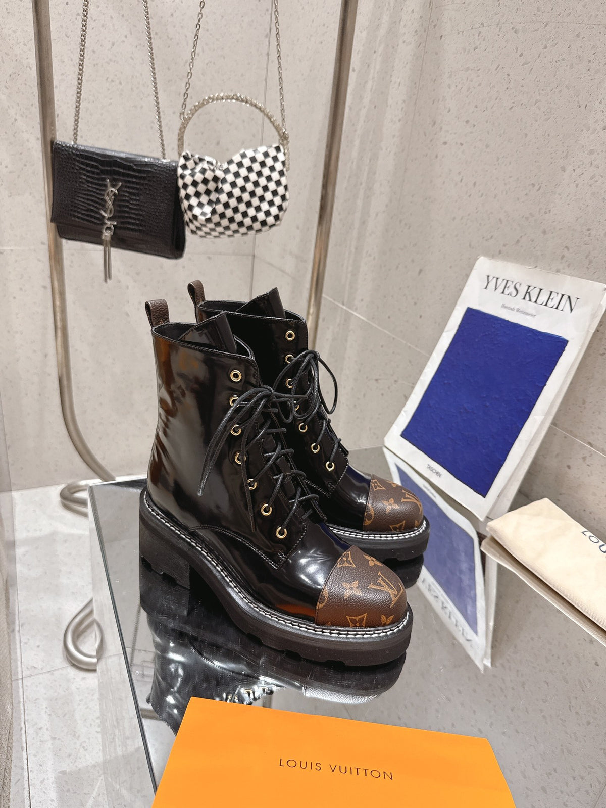 China Replica LV Women Shoes 136usd Only