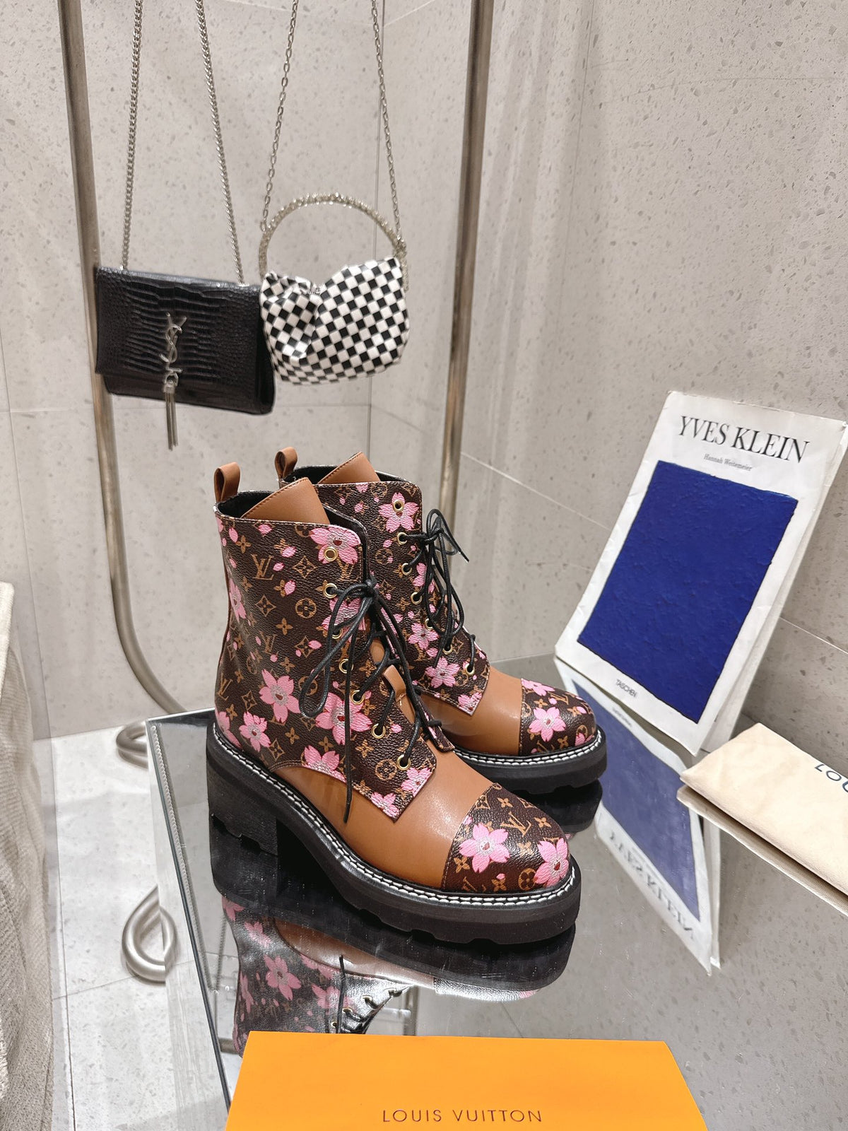China Replica LV Women Shoes 136usd Only